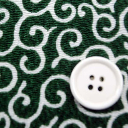 レーヨンちりめん　日本の伝統柄　唐草　緑色 　【ハンドメイドのための小さな布】　0643-91 2枚目の画像