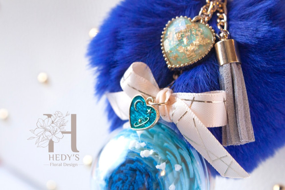 Hedy's ❤️[花球吊飾*寶藍色] 手作訂製 玫瑰 乾燥花禮物 永生花鑰匙圈 毛球吊飾 第3張的照片