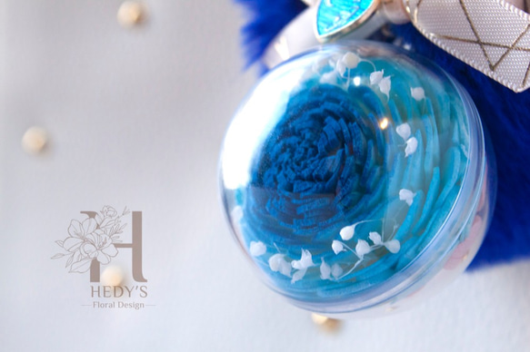 Hedy's ❤️[花球吊飾*寶藍色] 手作訂製 玫瑰 乾燥花禮物 永生花鑰匙圈 毛球吊飾 第4張的照片