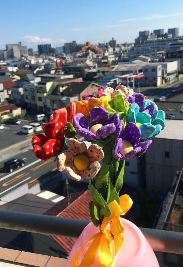 布でできたイチゴの花 4枚目の画像