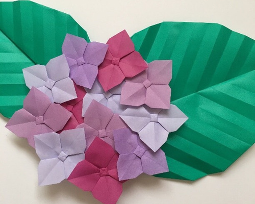 折り紙　紫陽花　壁面飾り 折り紙】紫陽花（アジサイ）の飾りの作り方／[Origami