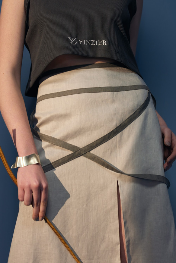 YINZIER-X字帶型純麻開岔裙 第5張的照片