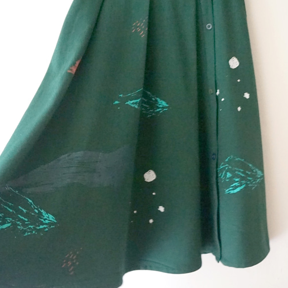 森林綠綠聖誕手工絹印打折圓裙 / 第1張的照片