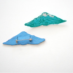 青緑色の山の尾根の刺繍ブローチ/パッチ 3枚目の画像
