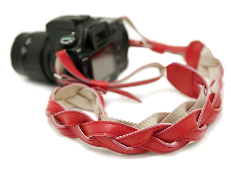 カメラストラップ　首掛けロングタイプ　革製　赤
