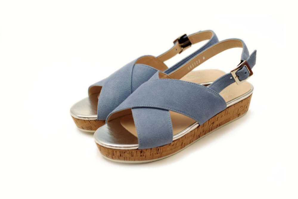 ウェッジソールサンダル　ライトブルースエード（山羊革）コルク巻き　白底　クロスベルト