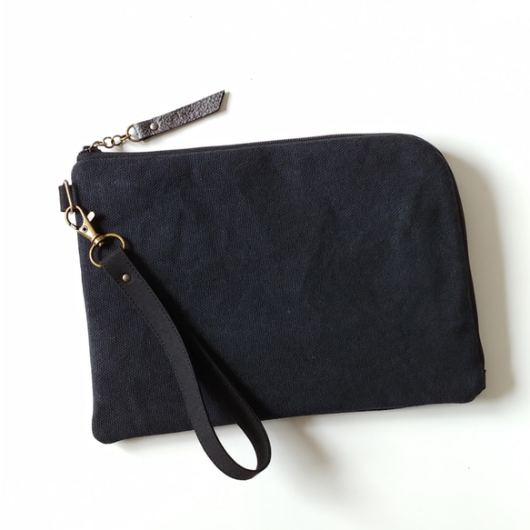 Half zipper clutch bag（M）103.5 ✴母子手帳ケース/通帳ケース/お薬手帳ケース/パスポート 1枚目の画像