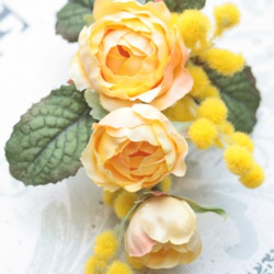 春の新作☆幸せの黄色いコサージュS ～ミモザとつるバラにミントの葉を添えて～ 2枚目の画像
