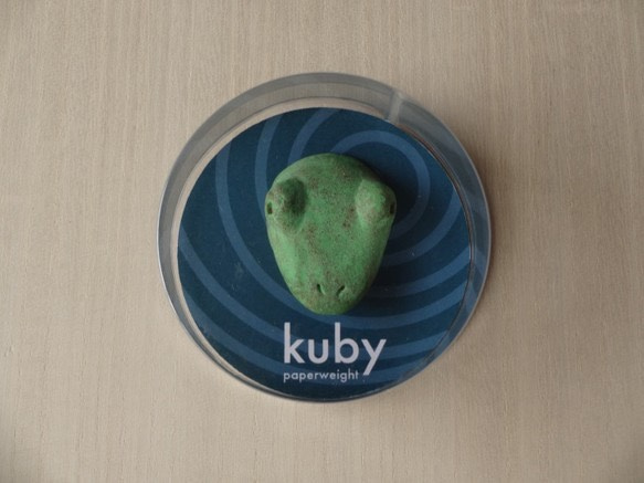 kuby:カエルのペーパーウエイト 2枚目の画像