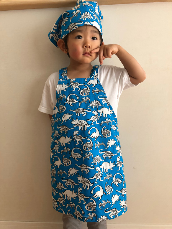 恐竜柄 キッズエプロンと三角巾のセット 100㎝ その他入園グッズ