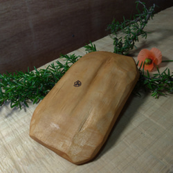 手彫りのおやつ皿（カゴの木） 2枚目の画像