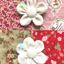 ぷっくりお花の白いミニグラニーバッグ 3枚目の画像