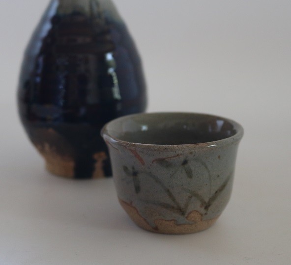 〔（掘り出し唐津)の（ぐい呑)〕 楽天市場】骨董○無地唐津ぐい呑み○古唐津 / 発掘修復品 (呼継
