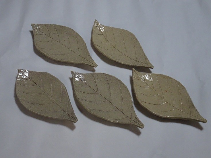 ビードロ釉柏葉形皿５客組み（作品番号S-037)