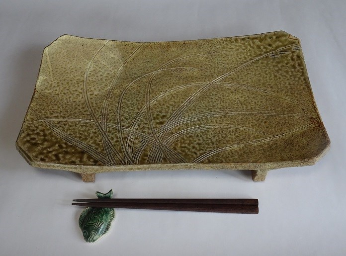 ビードロ釉秋草紋四方大鉢（作品番号S-040)