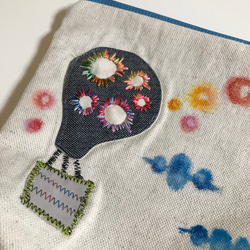 ちょっと大きめ＊気球のポーチ②《手刺繍》 7枚目の画像