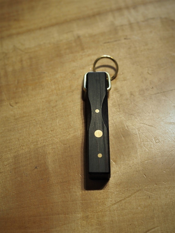 黒檀と真鍮のキーホルダー 1枚目の画像