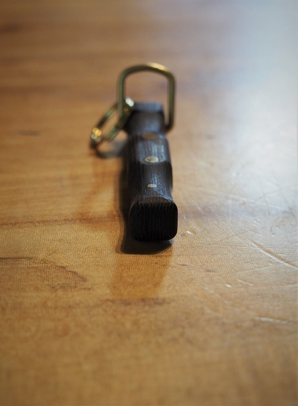 黒檀と真鍮のキーホルダー 4枚目の画像