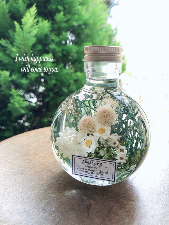 ハーバリウム　〜ボトルの中の花畑　no.2〜150ml  neko bottle 1枚目の画像
