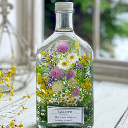 ハーバリウム　〜ボトルの中の花畑〜whisky bottle 2枚目の画像