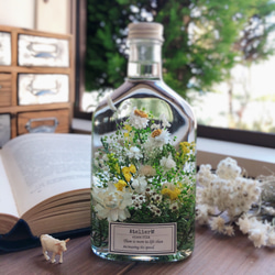 ハーバリウム　〜ボトルの中の花畑〜　アンモビューム　whisky bottle 1枚目の画像