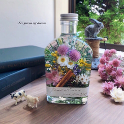 ハーバリウム  liqueur bottle 〜絵本の中の花畑〜　初夏 1枚目の画像