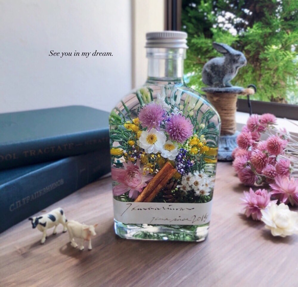 ハーバリウム  liqueur bottle 〜絵本の中の花畑〜　初夏 1枚目の画像