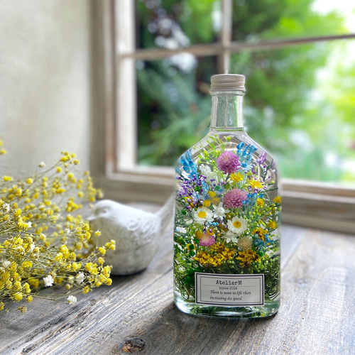 ◇ハーバリウム 196 染めバラとパンジーの大人ボトル*.:。✿*゜