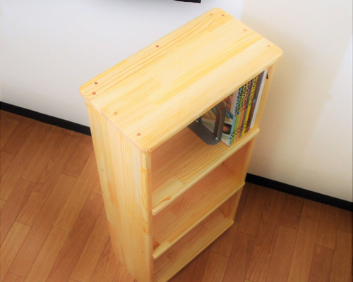 頑丈な本棚ワイド ウッドナチュラル B5判の本にぴったりサイズです