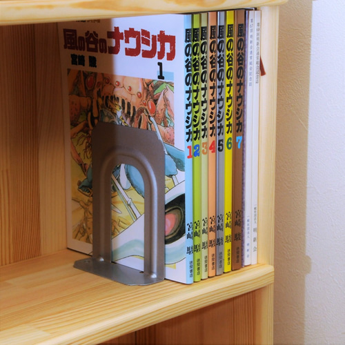 頑丈な本棚ワイド ウッドナチュラル B5判の本にぴったりサイズです