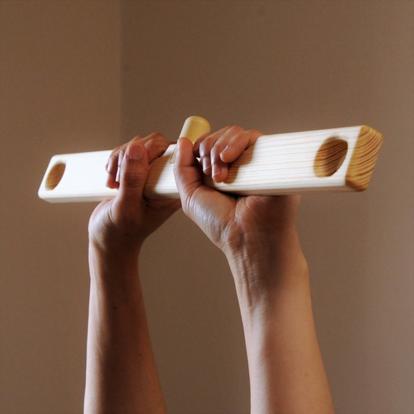 肩甲骨が動かないガチガチさんに！「ストレッチグリップ」　エボニー　いろいろな使い方ができます。 3枚目の画像