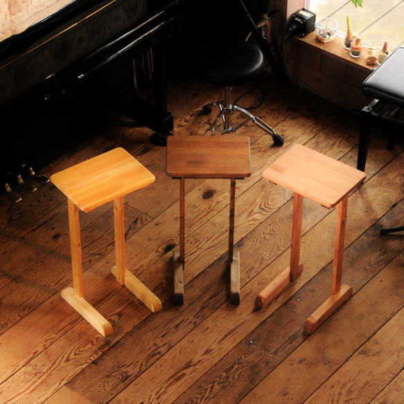 小さな2本脚のテーブル　エボニー　突っ込んで使うソファテーブルにもソファ用パソコンテーブルにも色々使えます　 3枚目の画像