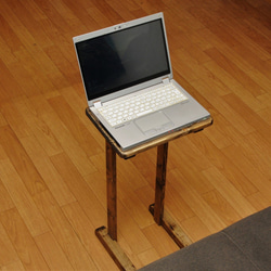 小さな2本脚のテーブル　エボニー　突っ込んで使うソファテーブルにもソファ用パソコンテーブルにも色々使えます　 5枚目の画像