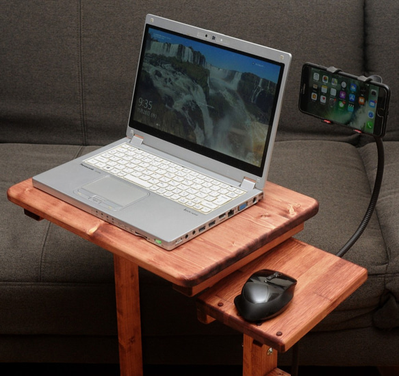 大型パソコンでもソファーで快適に使える中くらいの2本足のテーブル　スマートフォンホルダー付き　チェリー 6枚目の画像