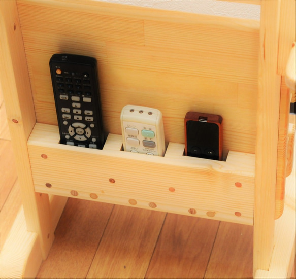 リモコンポケット　マガジンラック付き2本足テーブル用オプションアタッチメント 1枚目の画像