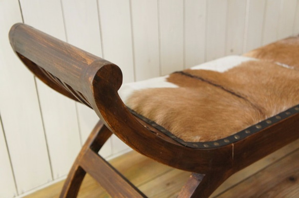 アンティーク調 チークスツール 毛皮 革張 無垢 ベンチ 椅子 茶 5枚目の画像