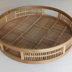 バンブートレイ 丸型トレイ 編み込み 手編み 竹製 竹細工 お盆 直径40cm　eko132 1枚目の画像