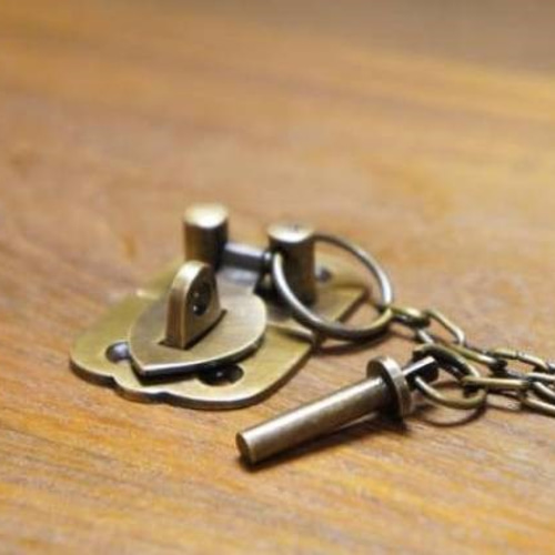 アンティーク調 ブラス チェーン付 ロックピン 真鍮製 レトロ 鍵