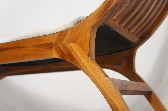 アンティーク調 チークスツール 毛皮 革張 無垢 ベンチ 椅子 茶 4枚目の画像