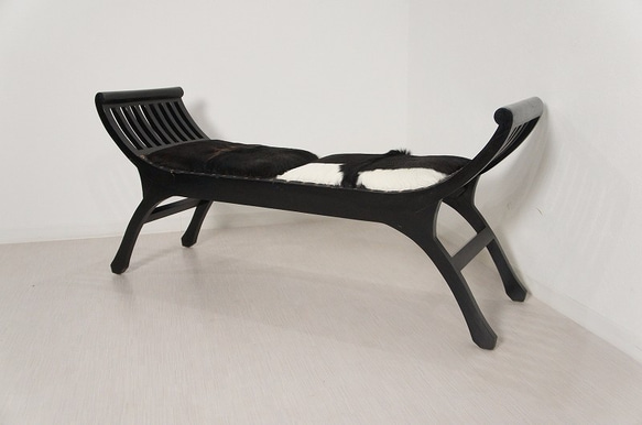 アンティーク調 チークスツール 毛皮 革張 無垢 ベンチ 椅子 ブラック 1枚目の画像