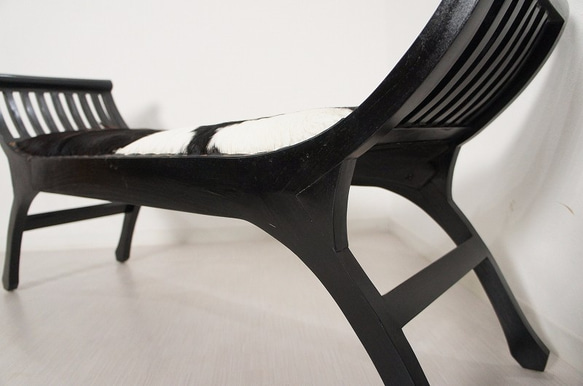アンティーク調 チークスツール 毛皮 革張 無垢 ベンチ 椅子 ブラック 5枚目の画像