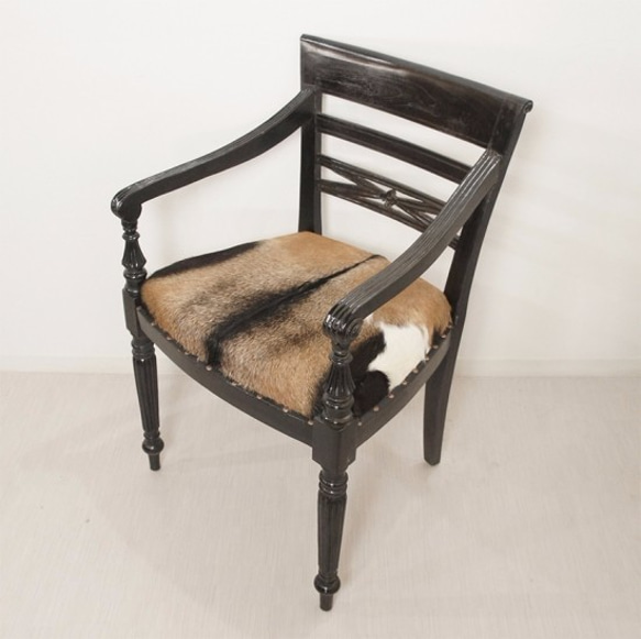 アンティーク 木製アームチェア 黒クッション アンティーク 木製アームチェア 黒クッション