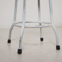 レトロな鉄脚スツール 座面チーク 無垢材 丸椅子 チェア ホワイトウォッシュ 4枚目の画像