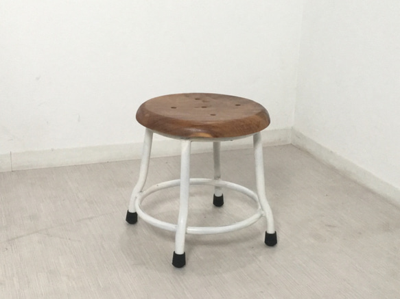 レトロな鉄脚スツール 座面チーク 無垢材 作業椅子 低い丸椅子