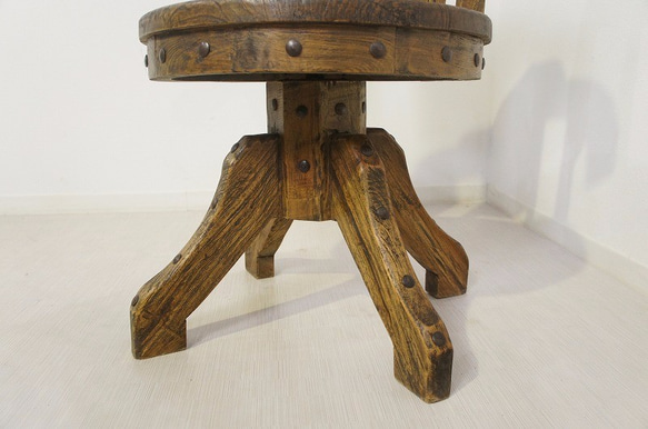 アウトレット オールドチーク無垢材 古材 回転アームチェア リベット付 銘木 椅子 3枚目の画像