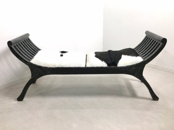 アンティーク調 チークスツール 毛皮 革張 無垢 ベンチ 椅子 黒 2枚目の画像