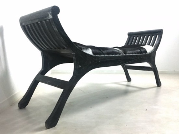 アンティーク調 チークスツール 毛皮 革張 無垢 ベンチ 椅子 黒 3枚目の画像