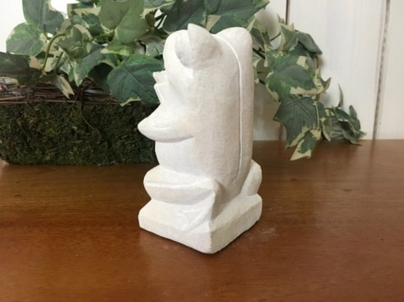 パラス石 石彫り バリ島 アジアン オブジェ 置物 カエル 10cm (プルメリア手持ち正面) 手彫り彫刻 6枚目の画像