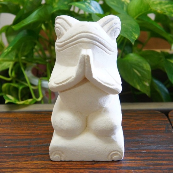 バリ島・ハンドメイド カエル彫刻 石材製 クリーム色15cm×15cm×32cm 楽天市場】小さなお祈りカエルの アジアン 石像 バリ 雑貨