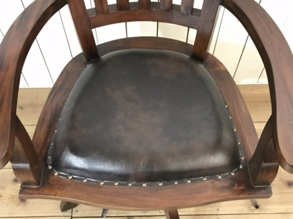 アンティーク調 木製回転アームチェア マホガニー無垢材 合皮クッション座面 書斎椅子 回転椅子 4枚目の画像